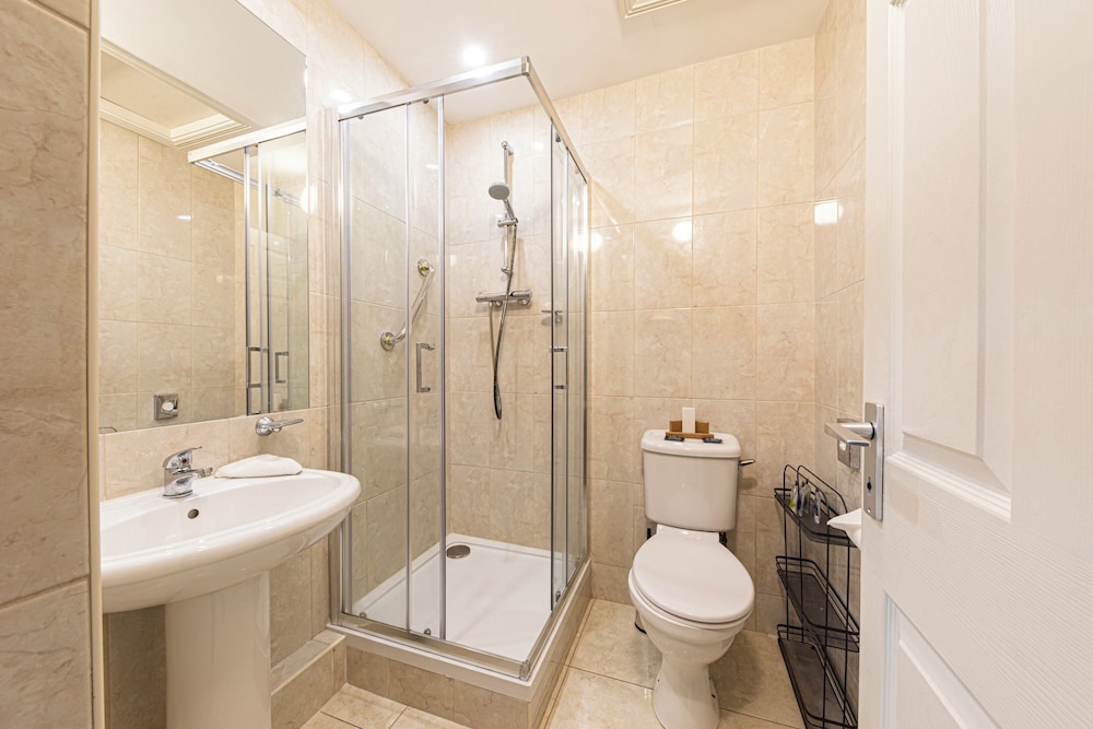 Ballina Manor Hotel 47/50