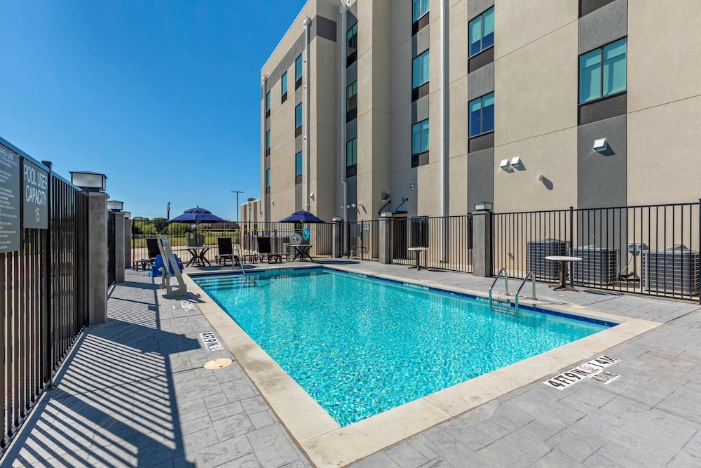 Comfort Inn & Suites Balch Springs - SE Dallas 25/30