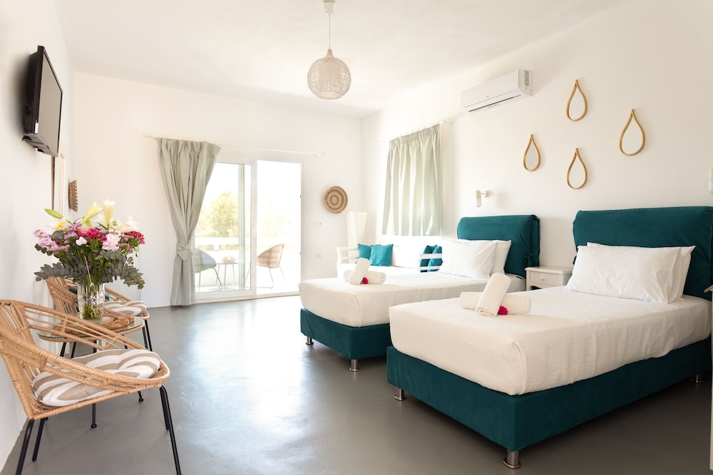 WHITE, SUITE, PARTIAL VIEW