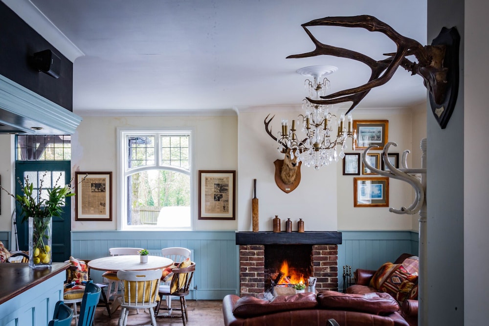 The Cricketers Inn 34/42