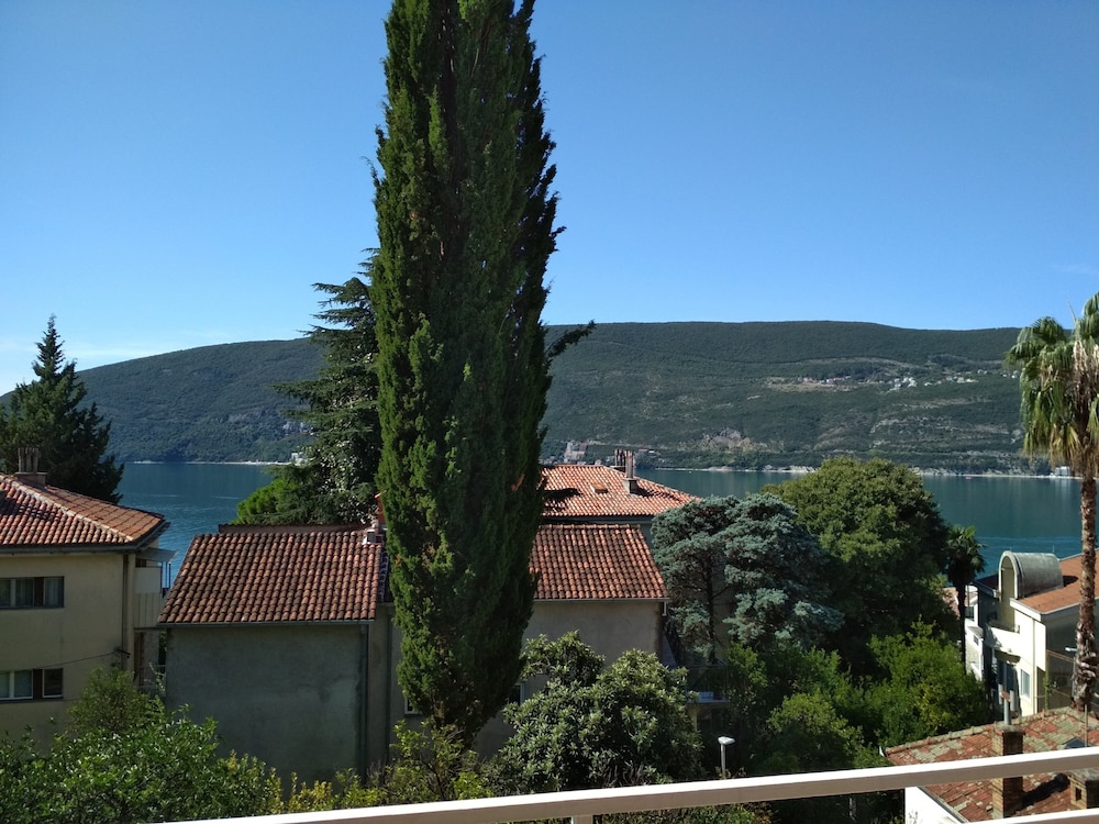 Guest House Tomanovic 33/43