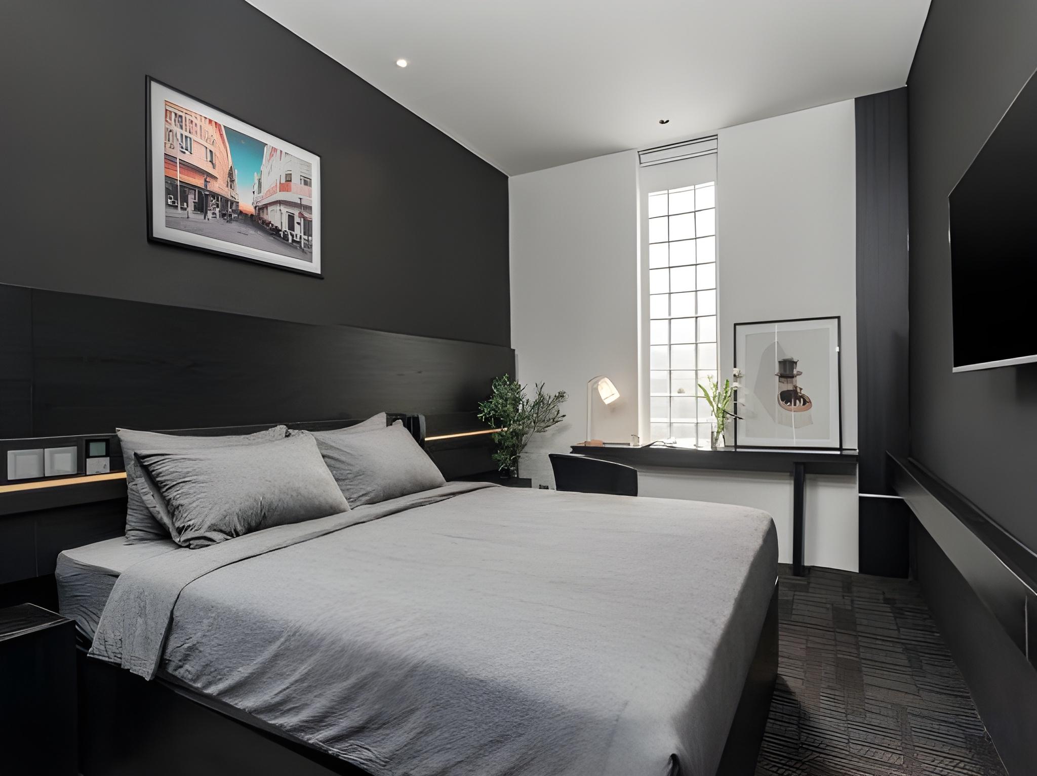 Standard, Queen Bed, No Window
