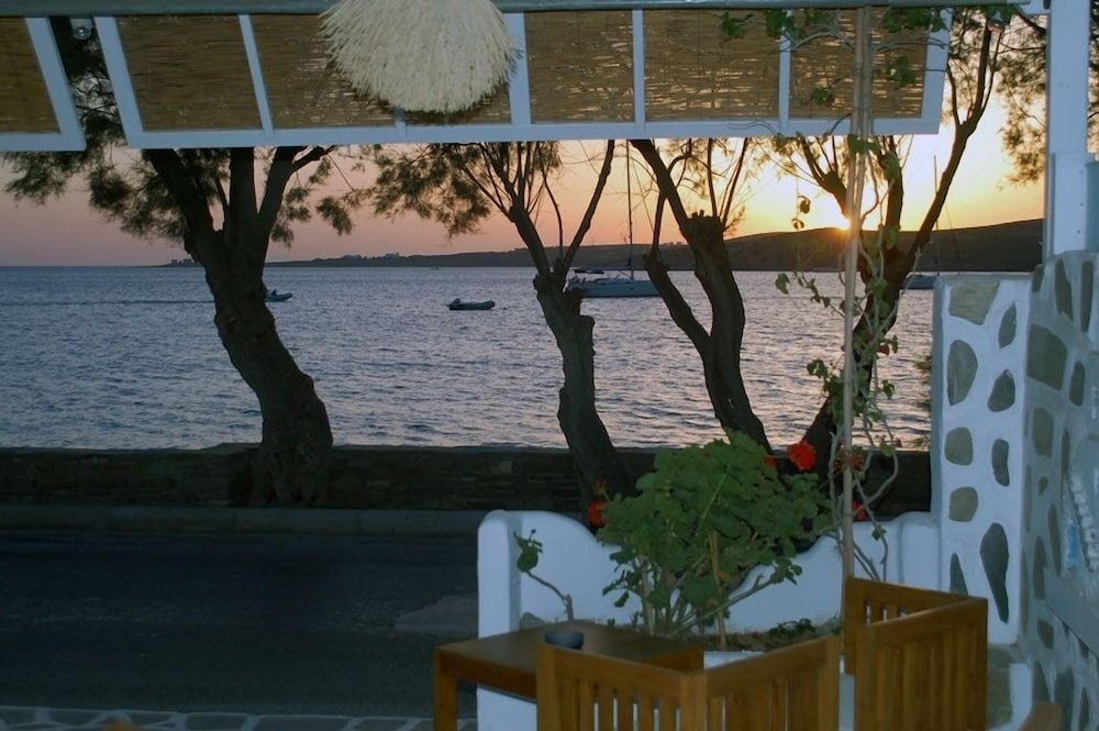 Paros Hotel 33/43