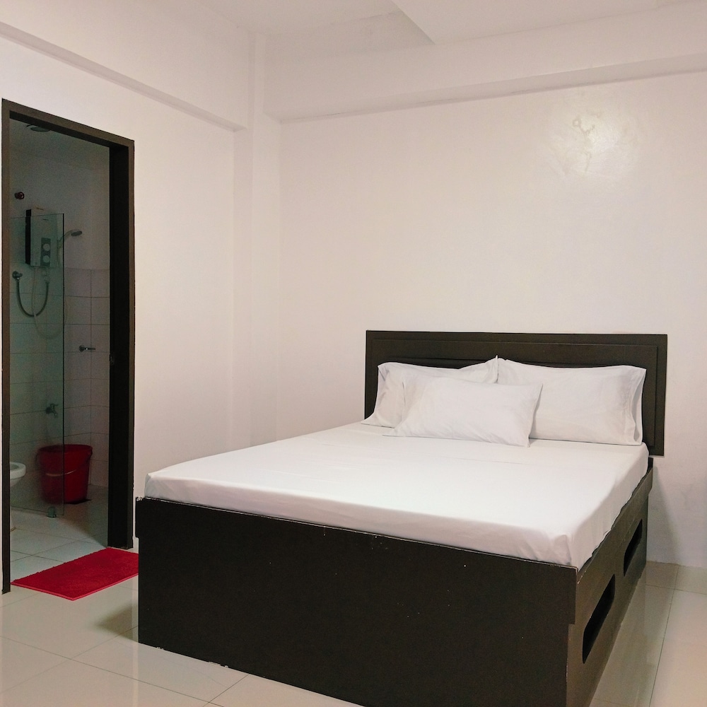 The Strand Suites And Dormitel 18/48