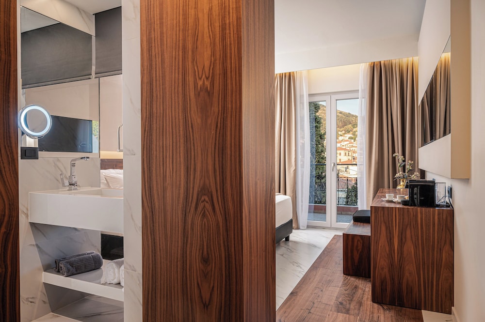 Samos City Hotel 69/69