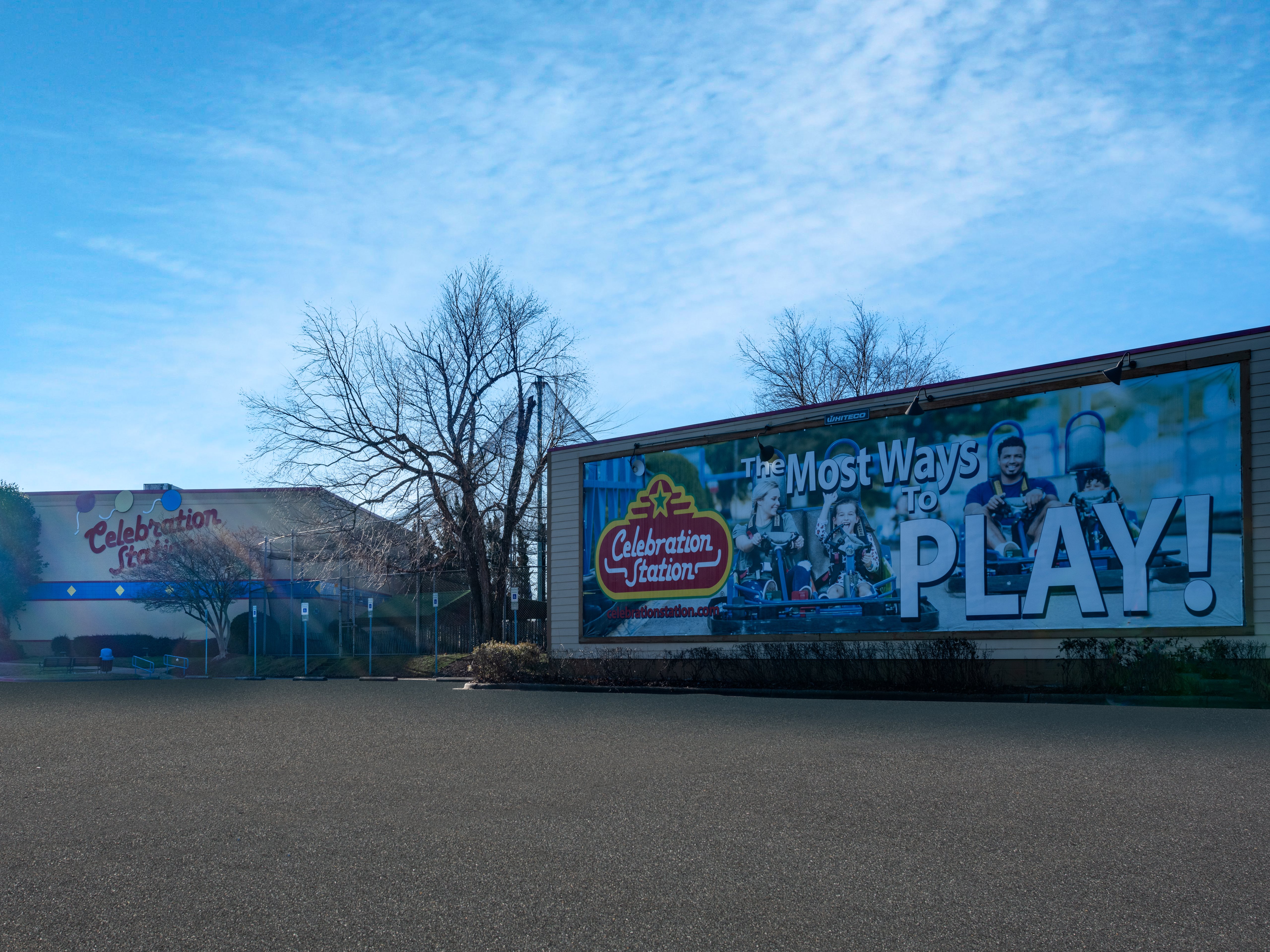 Holiday Inn Express & Suites Greensboro - (I-40 @ Wendover) 48/48
