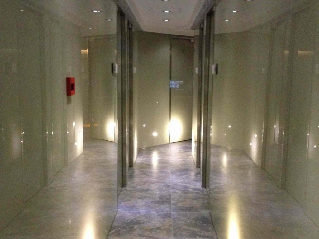 I Hotel Limited 42/48