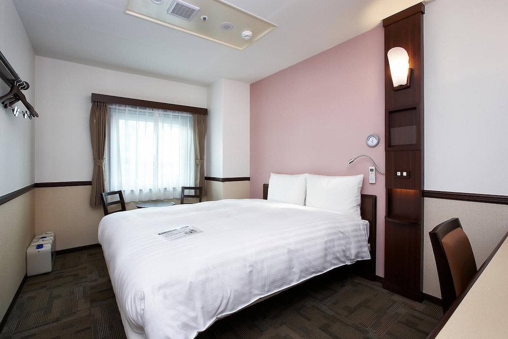 ROOM, DOUBLE BED