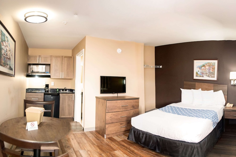 ROOM, QUEEN BED, ACCESSIBLE