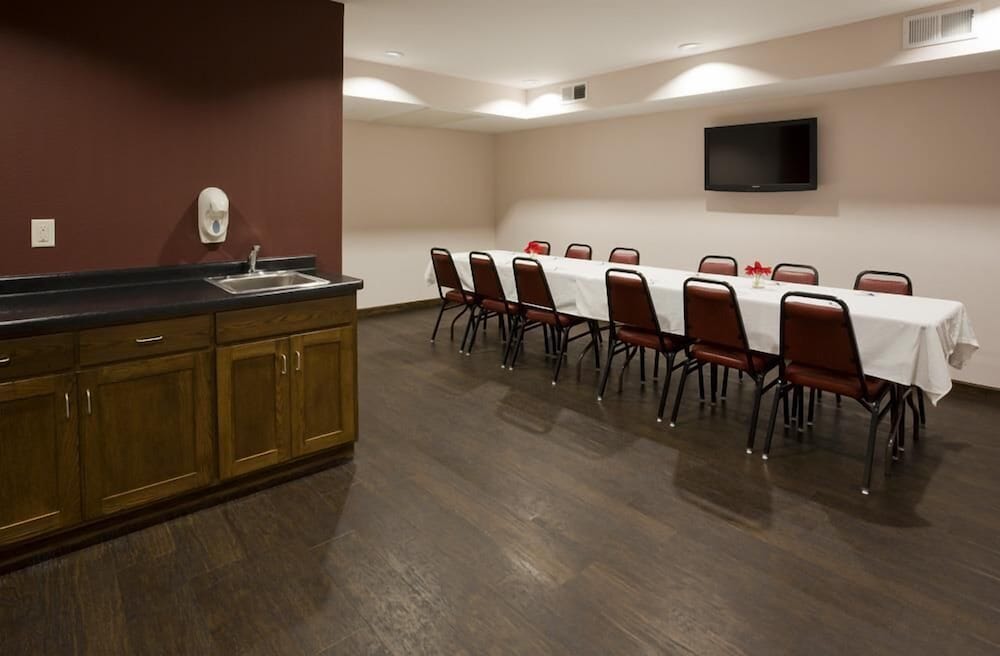 GrandStay Hotel & Suites Parkers Prairie 38/50