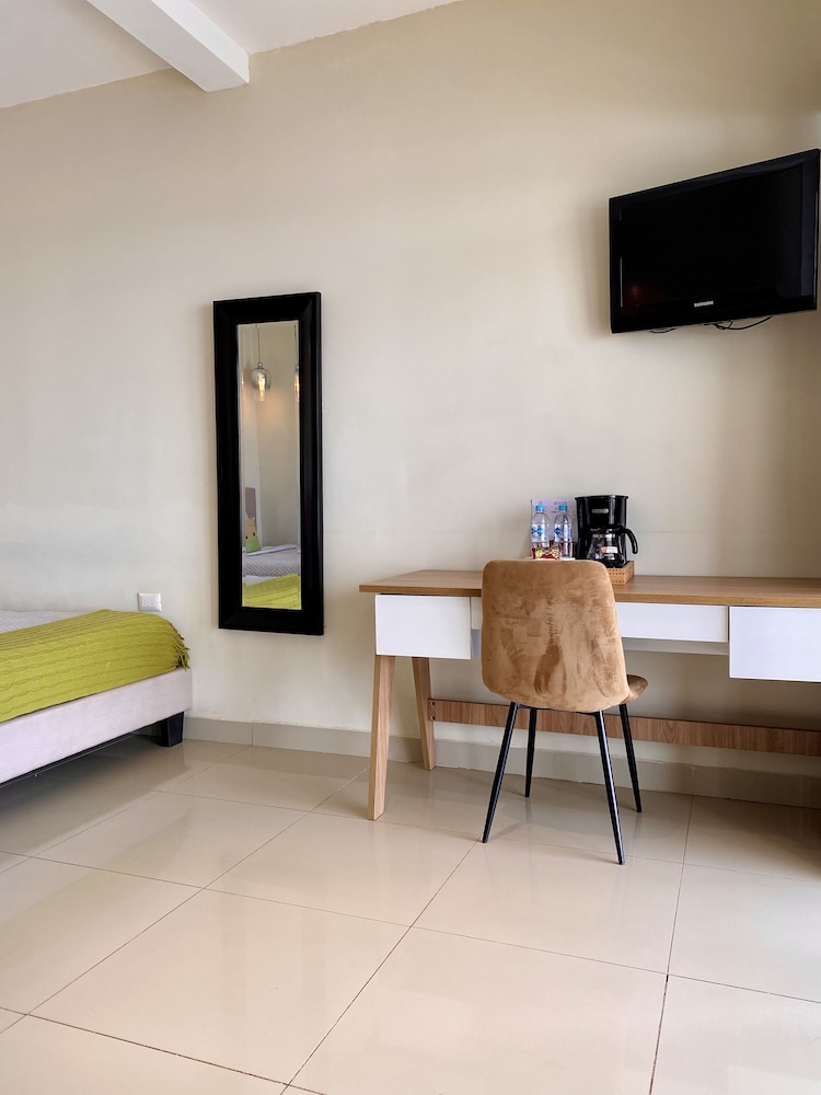 Vista Las Olas Surf Resort 24/30