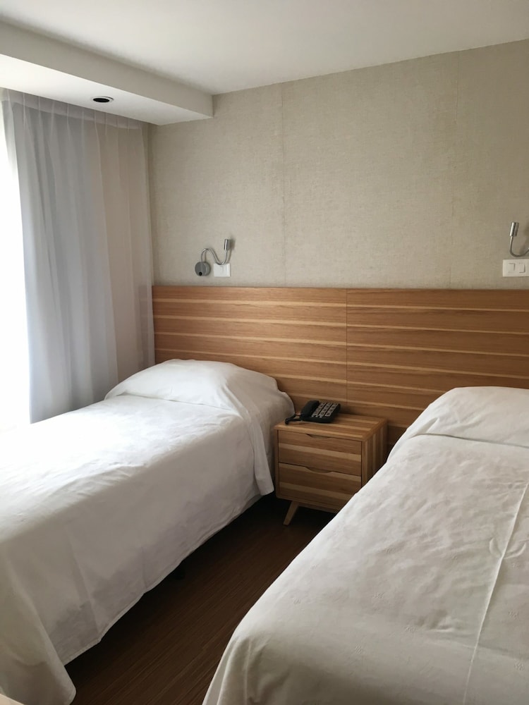 PREMIUM, SUITE