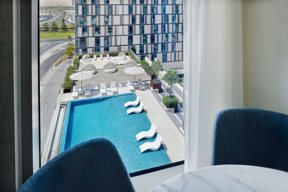 Holiday Inn Dubai Al Maktoum Airport 67/82