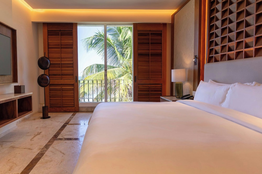 Master, Suite, King Bed, Ocean Front, Private Pool