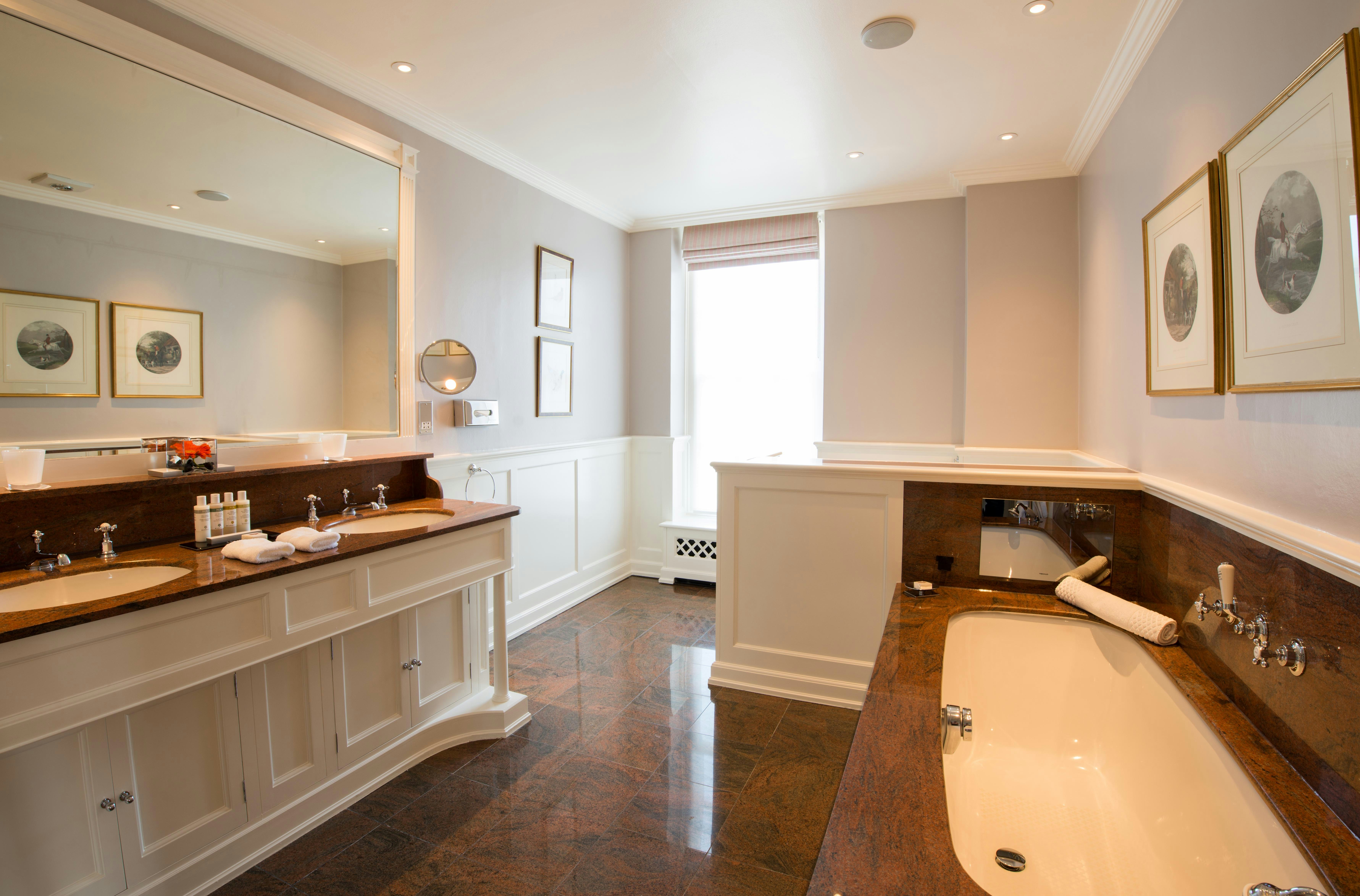 Chewton Glen Hotel and Spa 28/29