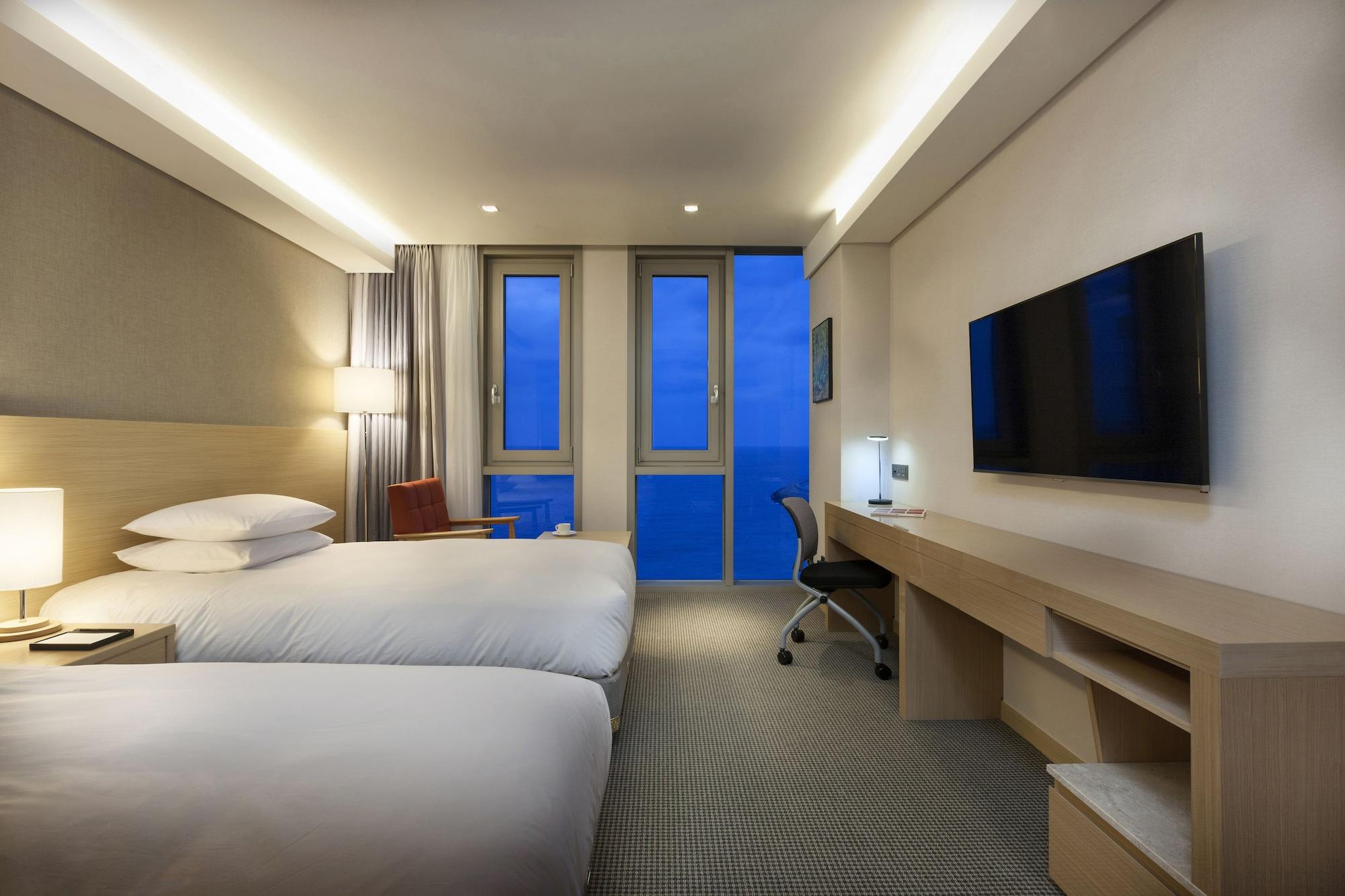 Superior, Family, Twin Beds, Ocean View
