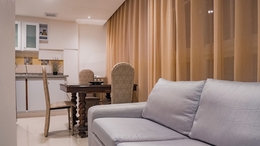 Cataleya Hotel 25/50
