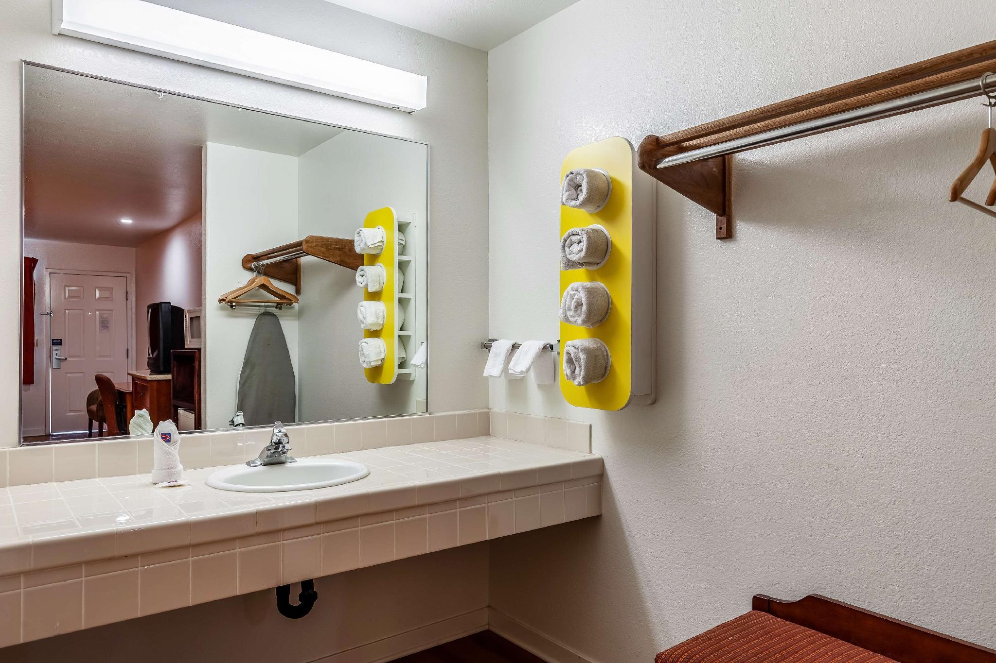 Motel6 Stockton, CA - East 29/29