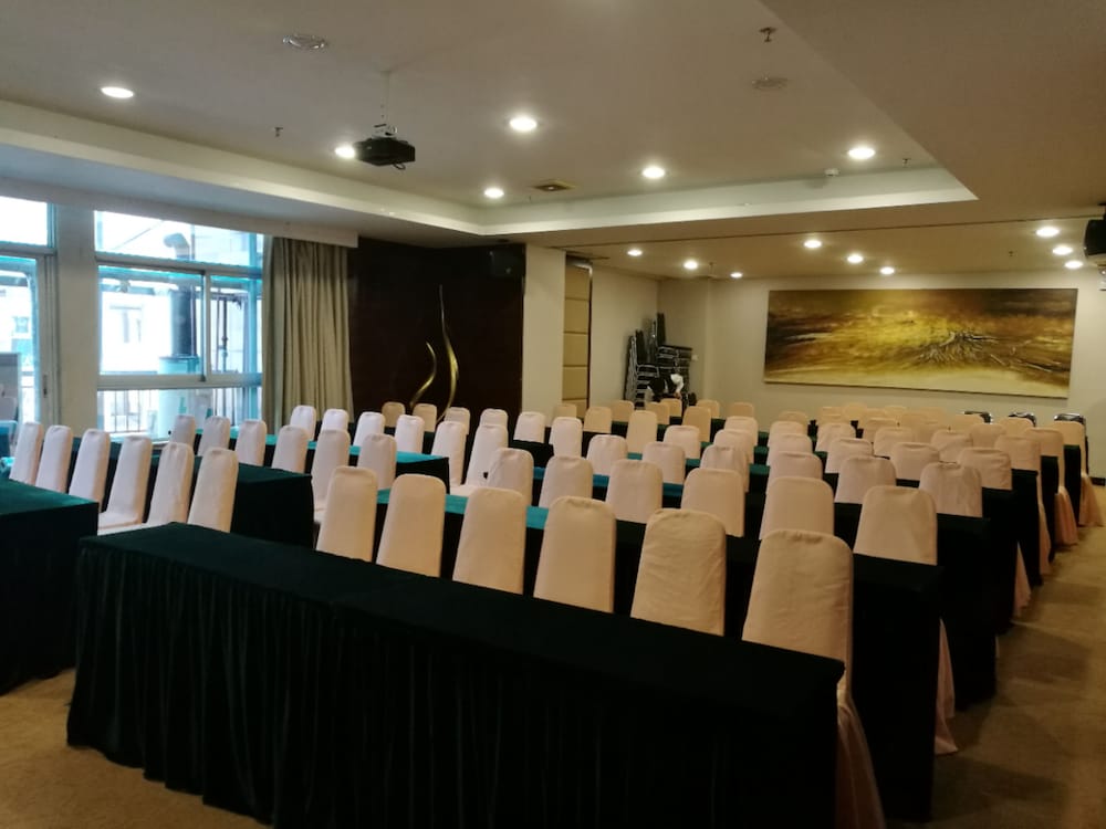Global Business Hotel 45/49