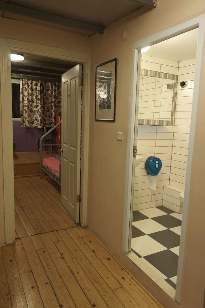 Chilloutlya Hostel&Bar 18/46