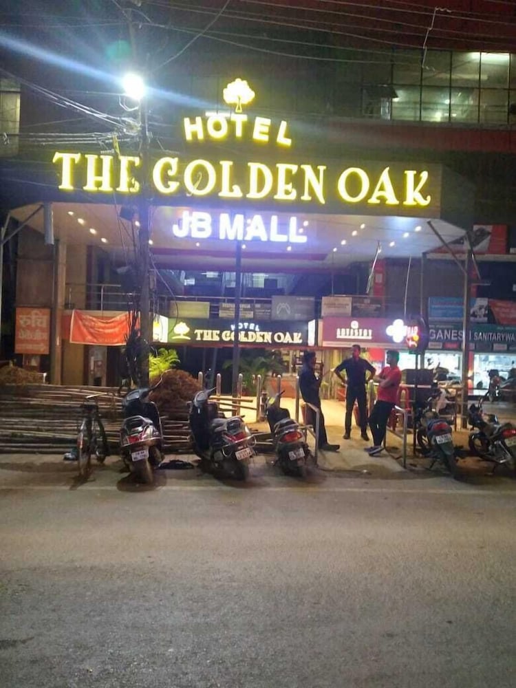 Hotel The Golden Oak 33/36