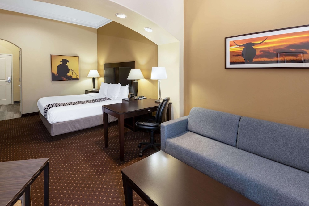 Suite, King Bed, Accessible, La Quinta Inn & Suites by Wyndham Houston New Caney 2/6