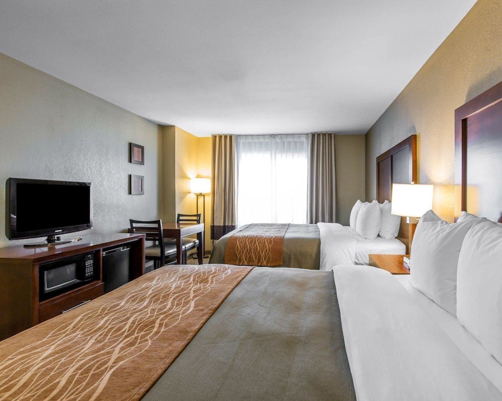 Comfort Inn & Suites Ventura Beach 8/17