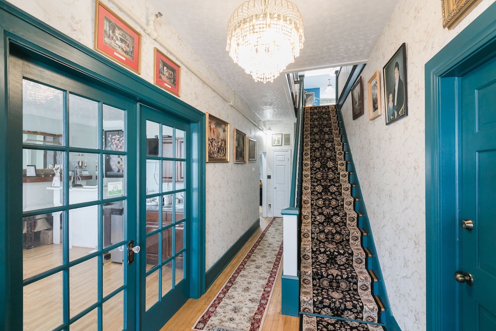 Prince Street Suites 8/50