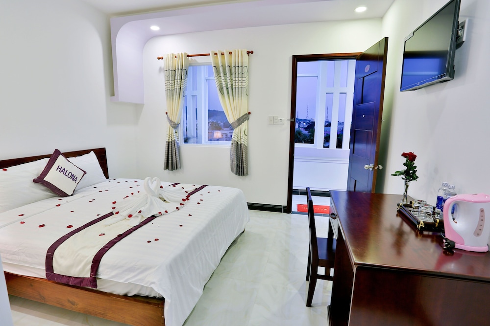 DELUXE, DOUBLE BED