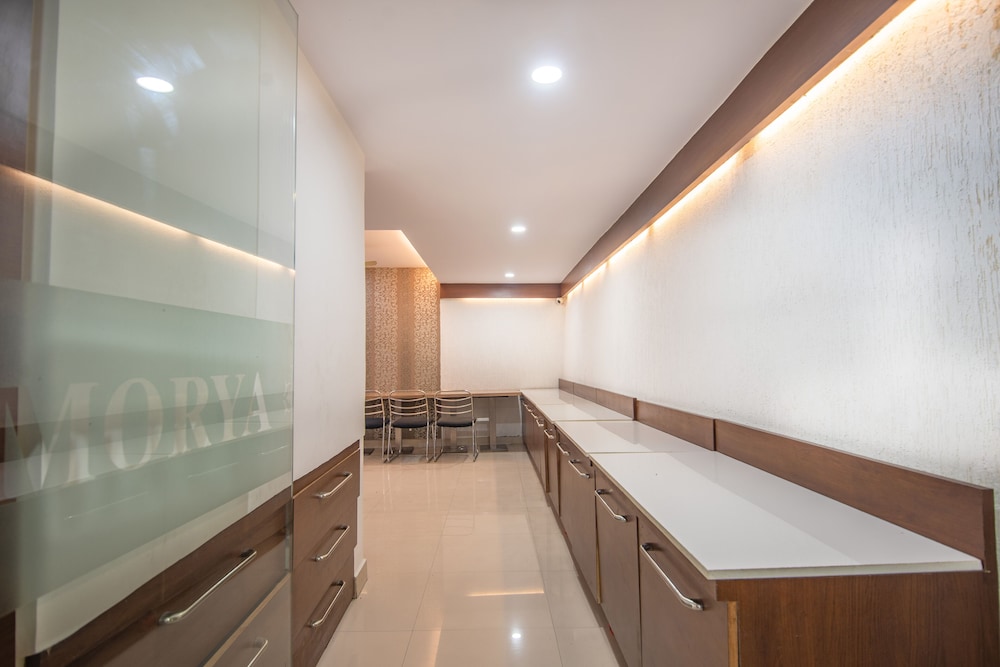 HOTEL MORYA REGENCY 20/27