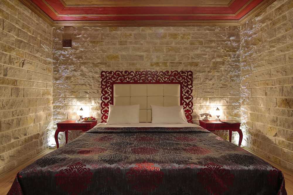 Elevres Stone House Hotel 45/67