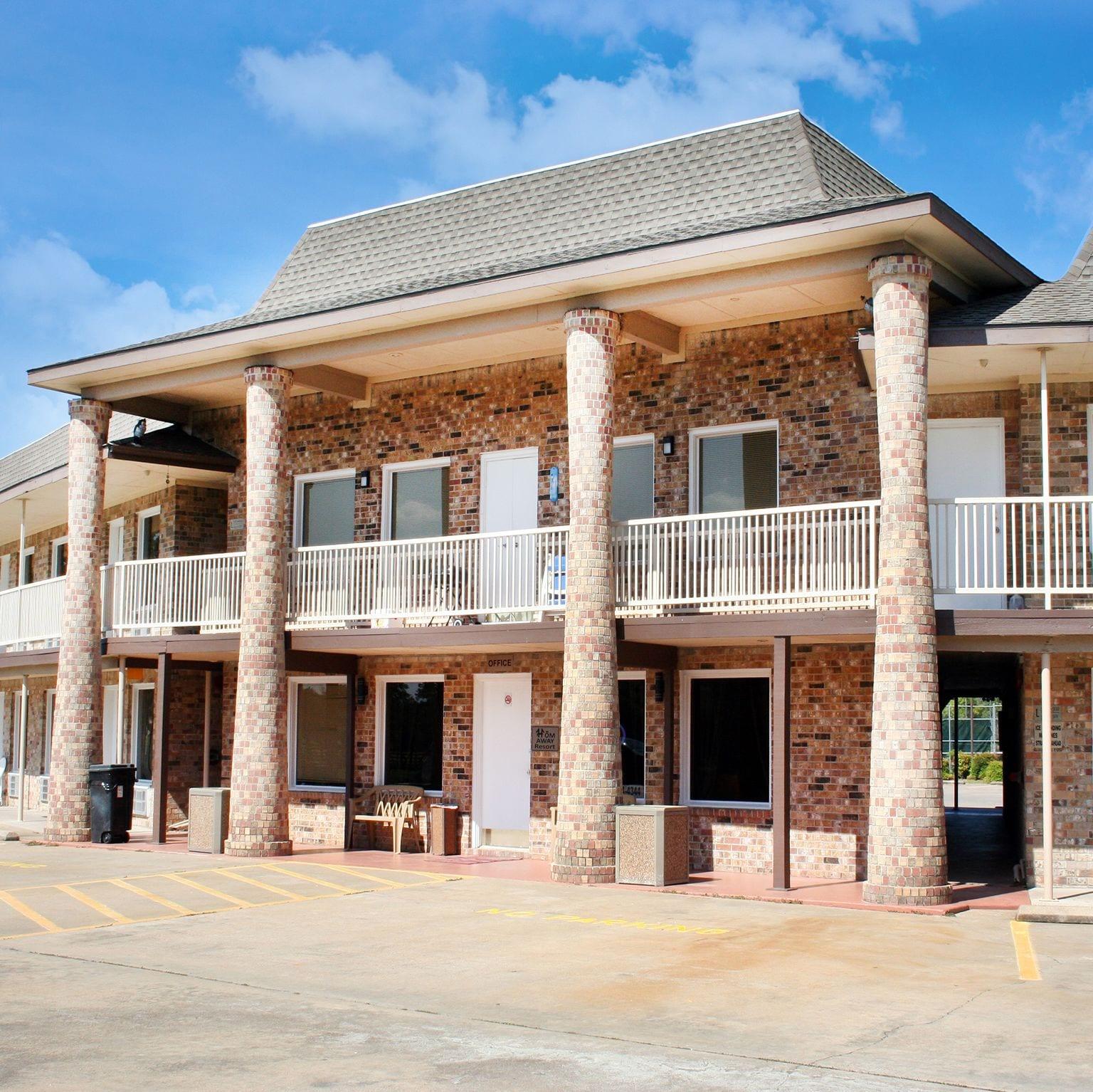 Lakeview Hotel 4/32
