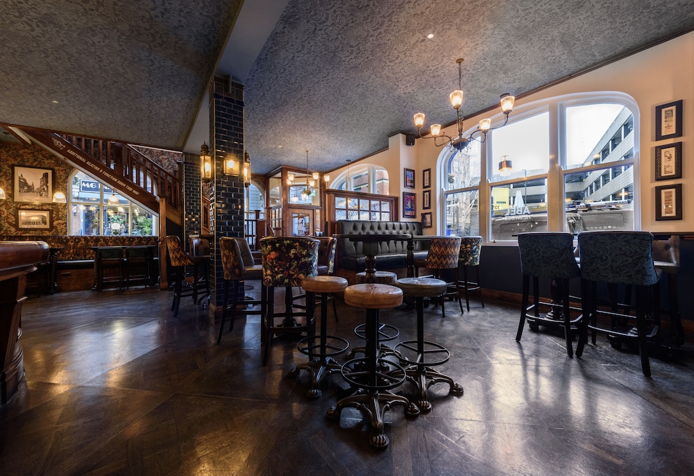 The Abel Heywood Pub & Boutique Hotel 25/43