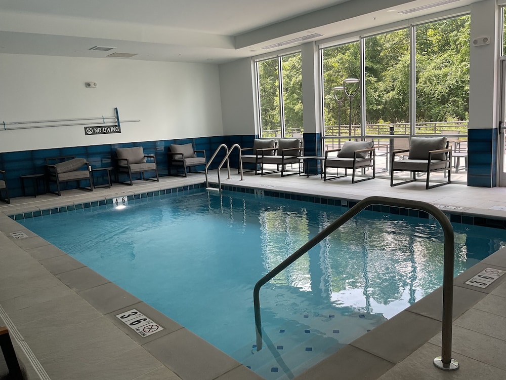 La Quinta Inn & Suites by Wyndham Manchester / Arnold AFB 15/42