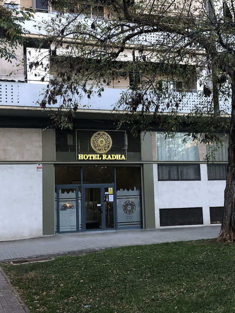 HOTEL RADHA 2/39