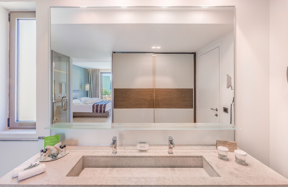 2 Bedrooms, Swim Up, Executive, Suite, 4 Beds, Shared Pool, 2 Sofa, Astir Odysseus Kos Resort and Spa 8/9