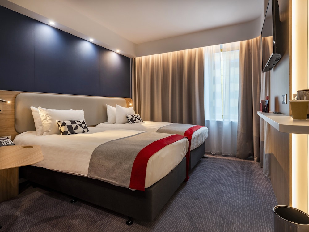 Holiday Inn Express Nice - Grand Arenas 12/71