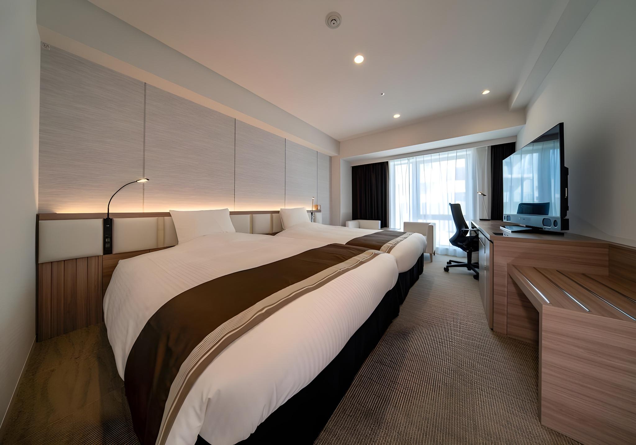 Room, Single, 2 Double Beds
