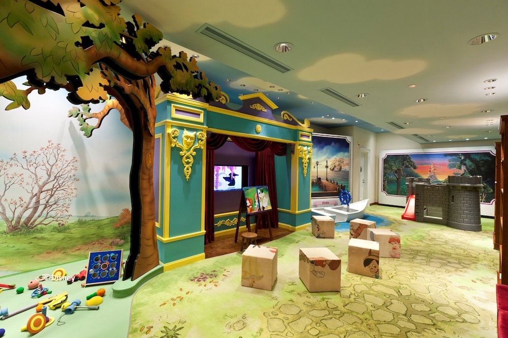 Hong Kong Disneyland Hotel 63/71