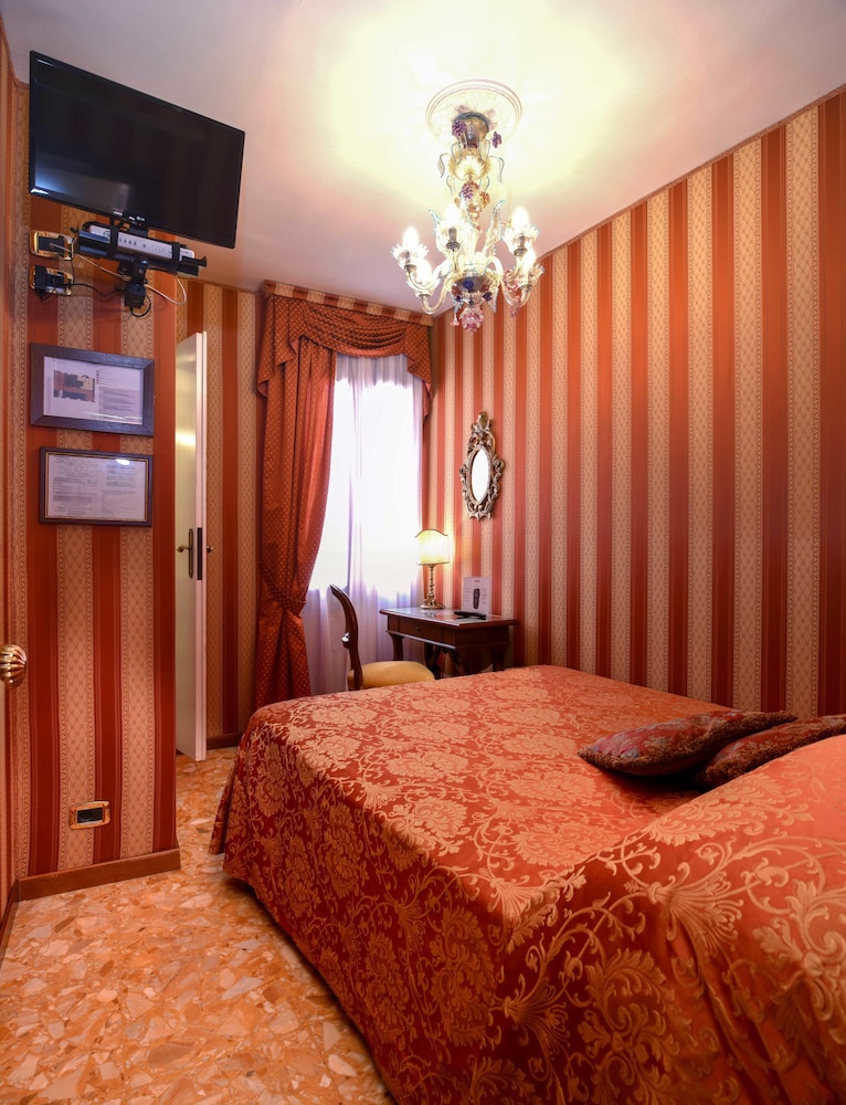 CLASSIC, DOUBLE OR TWIN BED
