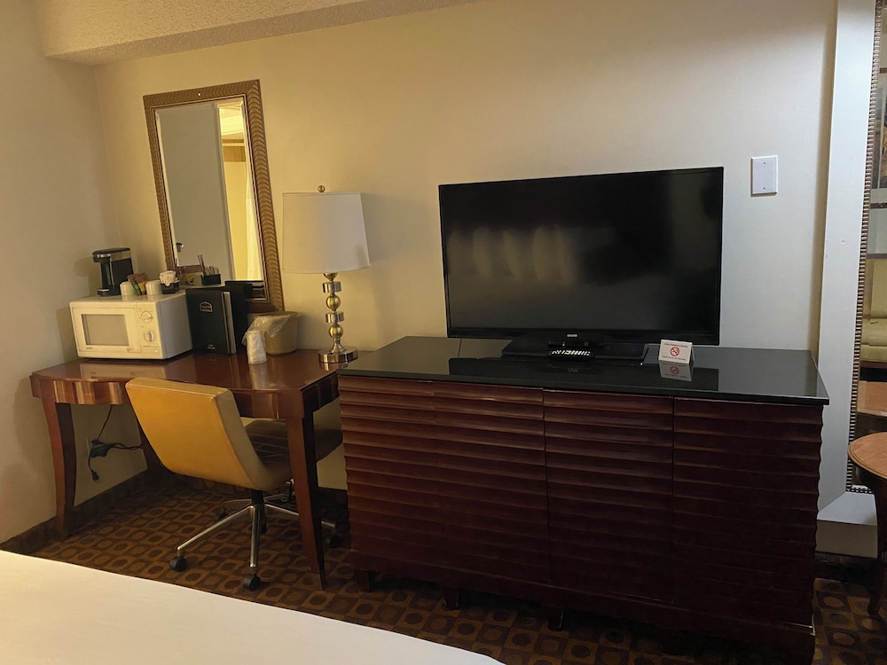 Ramada by Wyndham Medicine Hat 65/75