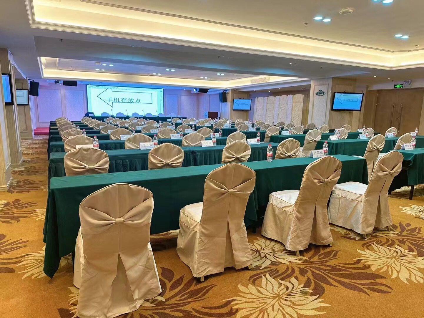 Vienna International Hotel (Shenzhen Pinghu Metro Station) 32/34