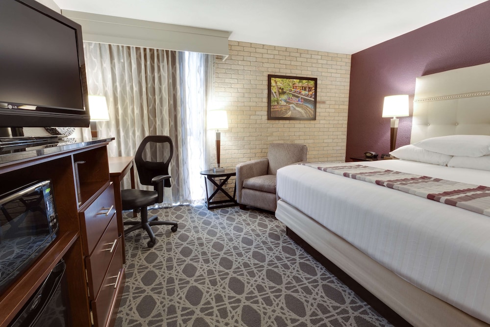 Drury Inn and Suites Northeast San Antonio 7/28