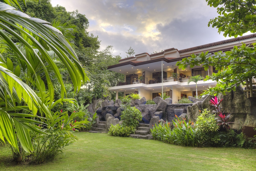 Pumilio Mountain Ocean Hotel 48/50