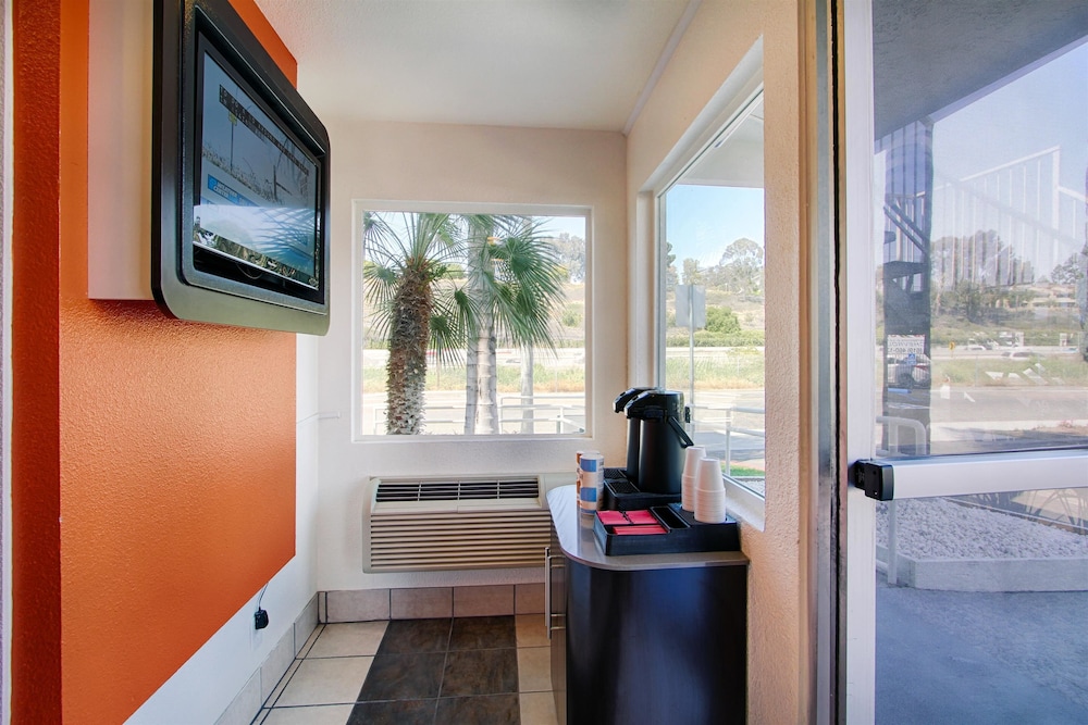 Motel6 La Mesa, CA - San Diego 33/58