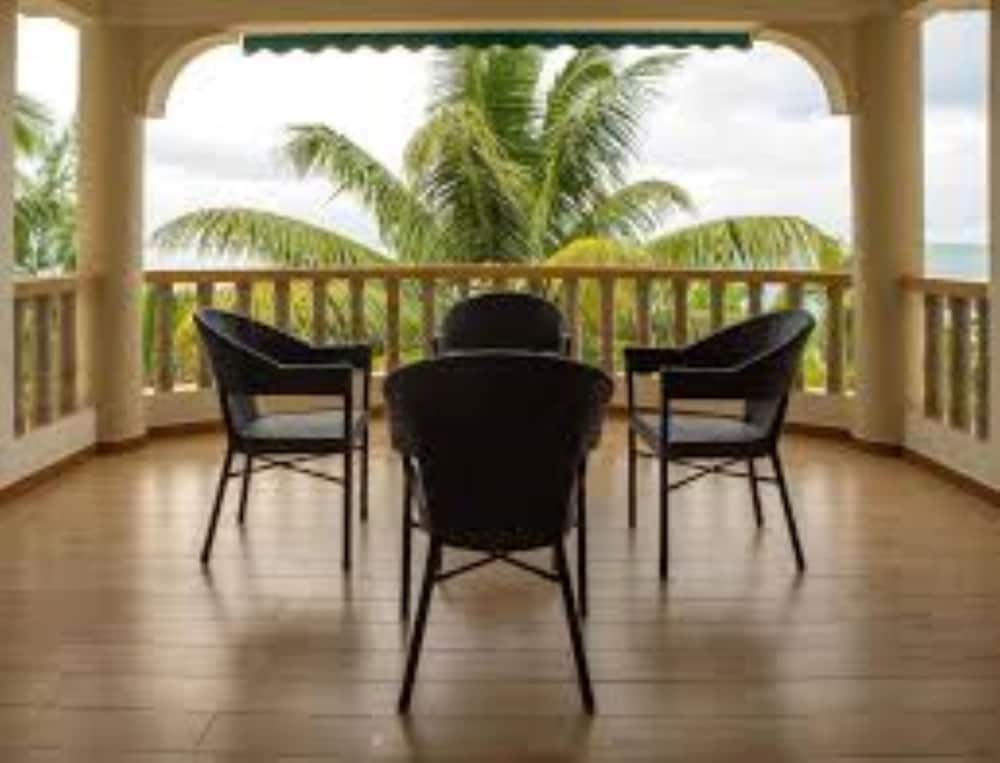 Seashell Beach Villa 16/32