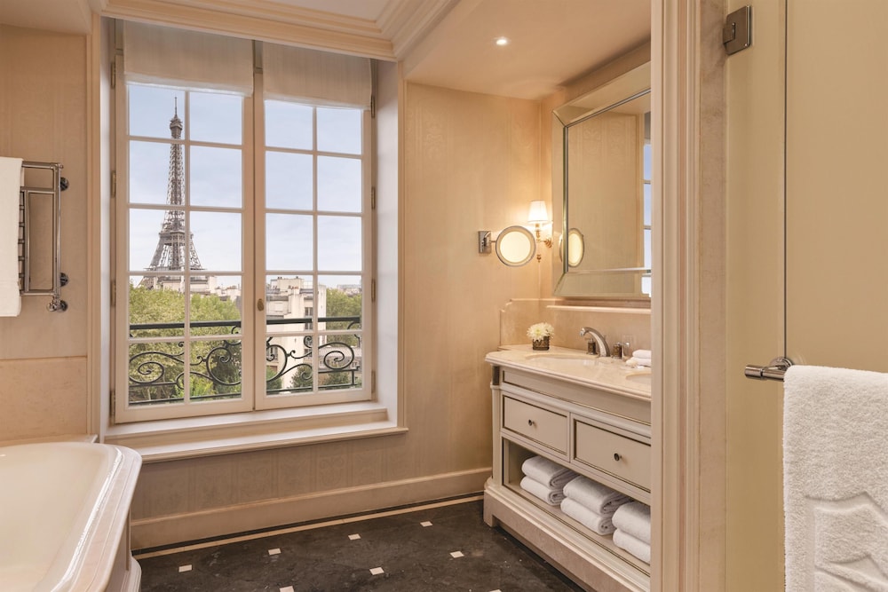 Shangri-La Paris 81/81
