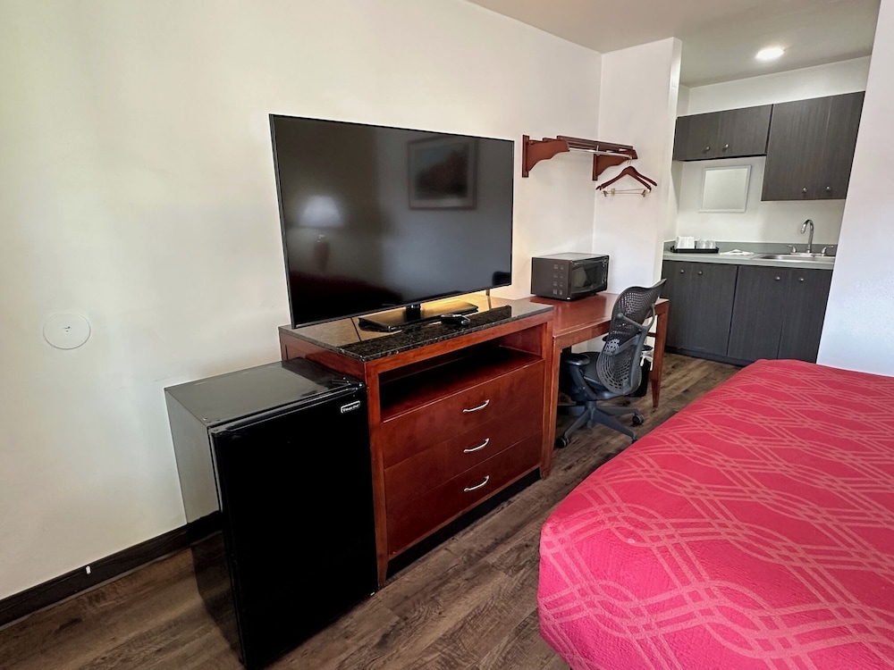 Desert Sands Inn & Suites Albuquerque 16/28