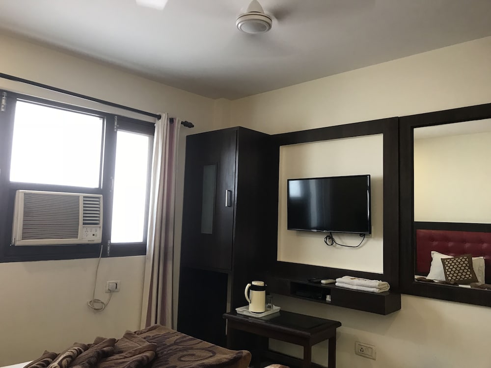 Hotel Avtar At New Delhi Railway Station 37/50