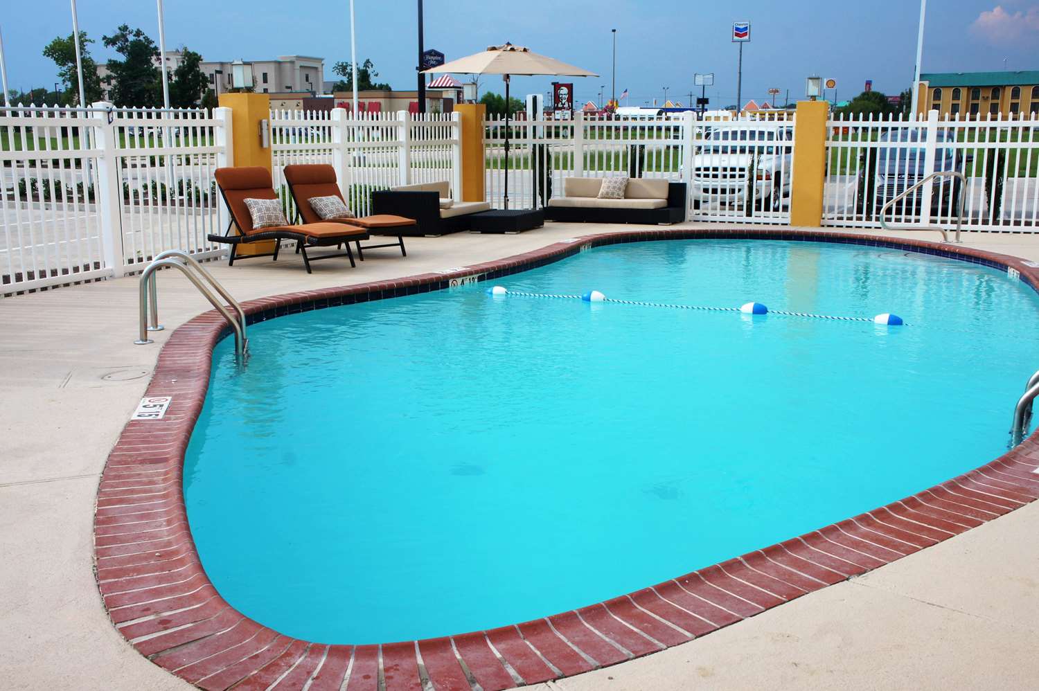La Quinta Inn & Suites by Wyndham Gonzales LA 22/48